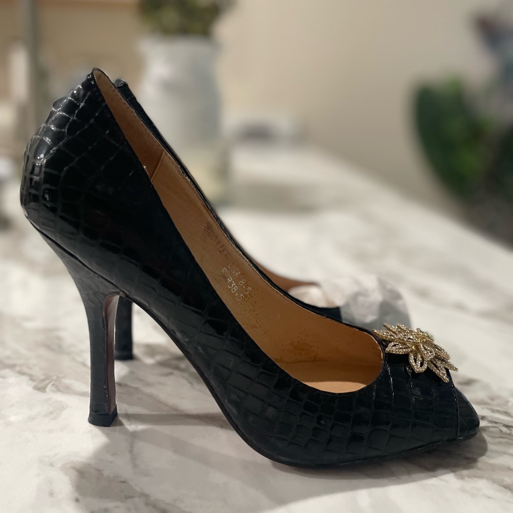 Brand New Diane E Kelly black croc print pump heels! Limited edition